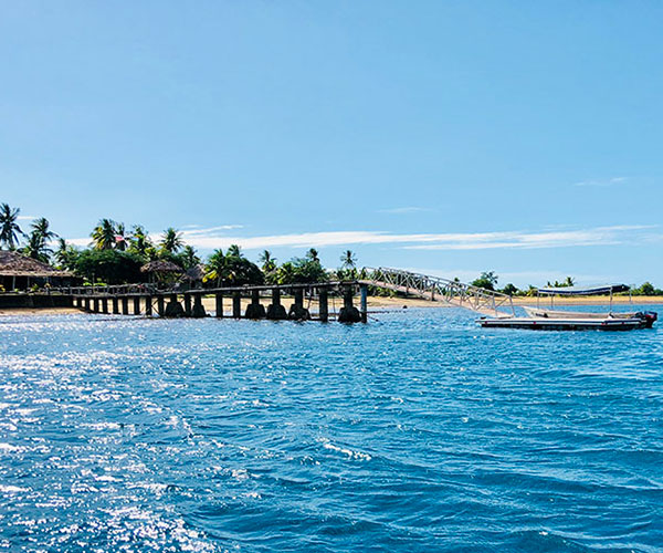 Belo-Vula-Resort-docked-at-the-jetty